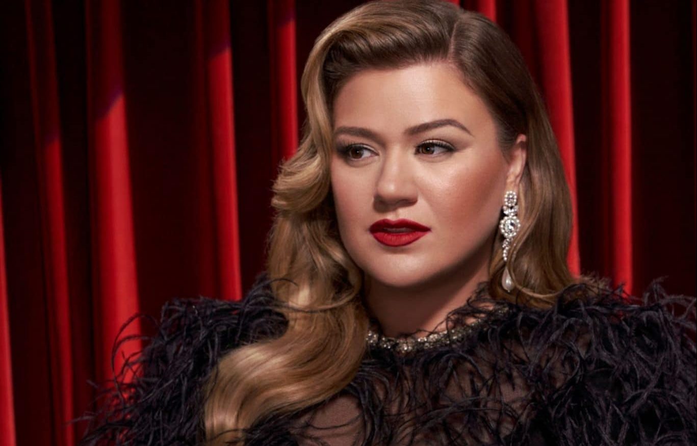 Kelly Clarkson's Released A Christmas Album So You Can Put Up The Tree